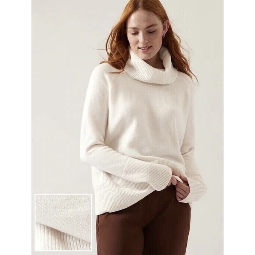 Athleta Alpine Turtleneck Sweater‎ Size Small Petite Merino Wool Cashmere Cream